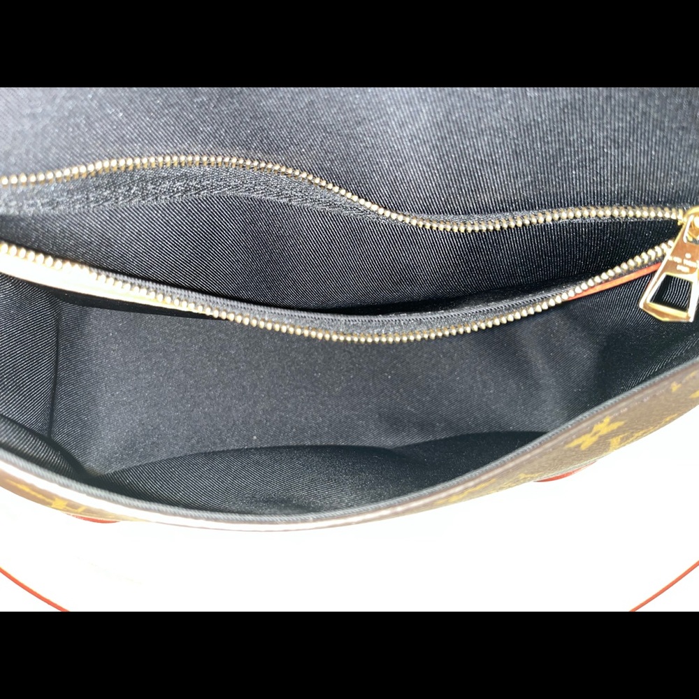 🔥Authentic Louis Vuitton Diane 🔥 - Picture 7 of 8